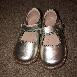 Metallic silver elephantito size 7 dress shoes